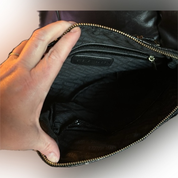 EUC Steven Madden crossbody, no strap - Picture 3 of 3